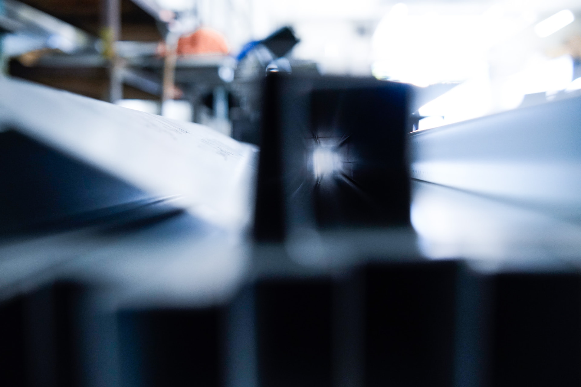 Hala produkcyjna Grid Poland — wykrawanie blachy na maszynie CNC
